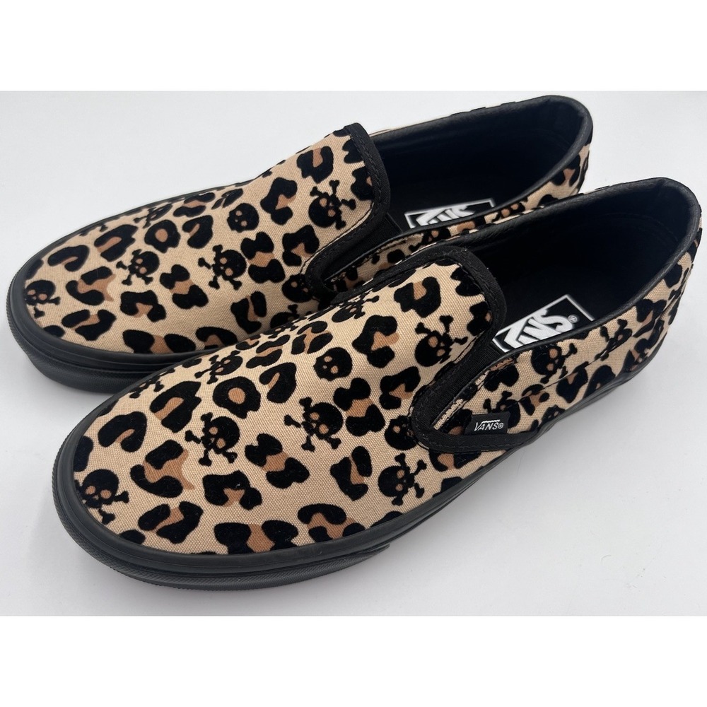 VANS Classic Slip On Womens Sz 8.5 Raised Velvet Skulls Crossbones Leopard Shoes